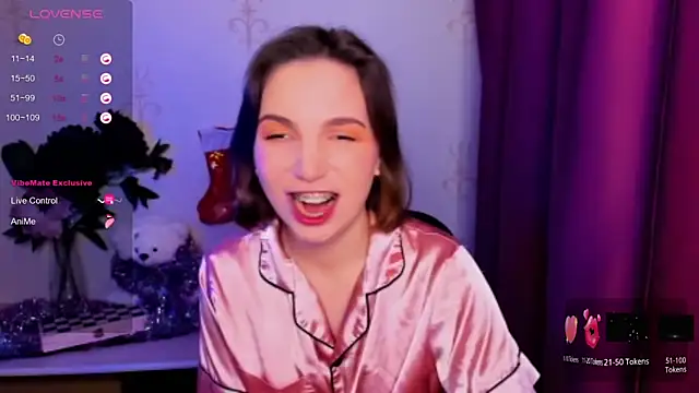 Snapshot of KindHazelHere_ chatting on December 21, 2025, 6:15 pm KindHazelHere online show from December 21, 2025, 6:15 pm