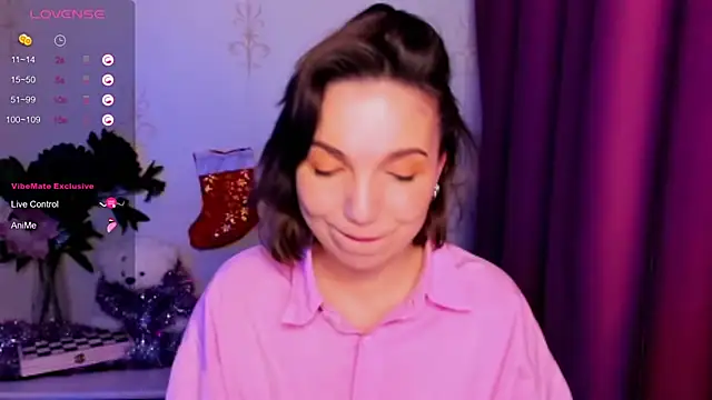 Snapshot of KindHazelHere_ chatting on December 22, 2025, 6:21 am KindHazelHere online show from December 22, 2025, 6:21 am