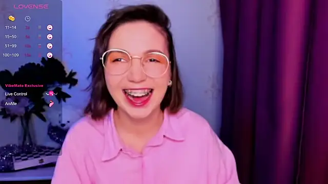 Snapshot of KindHazelHere_ chatting on December 22, 2025, 9:12 pm KindHazelHere online show from December 22, 2025, 9:12 pm