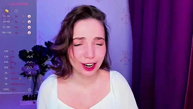 Snapshot of KindHazelHere_ chatting on February 4, 2026, 8:09 am KindHazelHere online show from February 4, 2026, 8:09 am