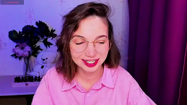 Snapshot of KindHazelHere_ chatting on February 11, 2026, 7:41 pm KindHazelHere online show from February 11, 2026, 7:41 pm