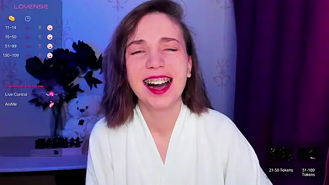 Snapshot of KindHazelHere_ chatting on February 15, 2026, 9:33 pm KindHazelHere online show from February 15, 2026, 9:33 pm