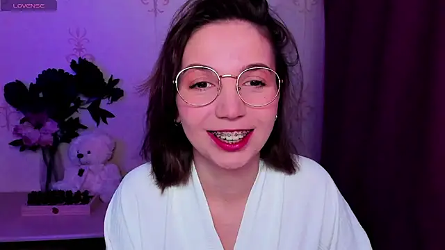 Snapshot of KindHazelHere_ chatting on March 1, 2026, 12:12 am KindHazelHere online show from March 1, 2026, 12:12 am