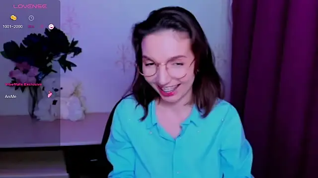 Snapshot of KindHazelHere_ chatting on June 15, 2026, 5:15 pm KindHazelHere online show from June 15, 2026, 5:15 pm