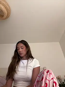 Snapshot of Bella_cutte_ chatting on December 1, 2025, 11:10 pm Bella cutte online show from December 1, 2025, 11:10 pm