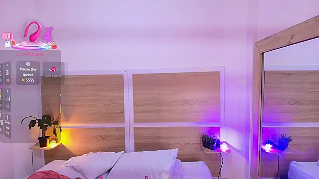  nickypurple  online show from January 12, 2026, 7:08 pm