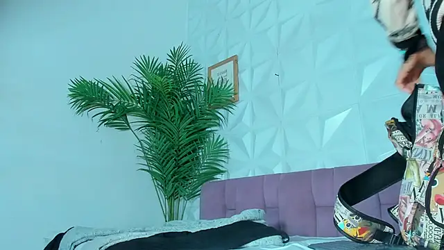 Snapshot of Hellen_Sky chatting on October 10, 2025, 7:13 pm Hellen Sky online show from October 10, 2025, 7:13 pm