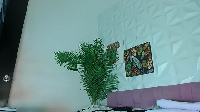 Snapshot of Hellen_Sky chatting on October 31, 2025, 7:04 pm Hellen Sky online show from October 31, 2025, 7:04 pm