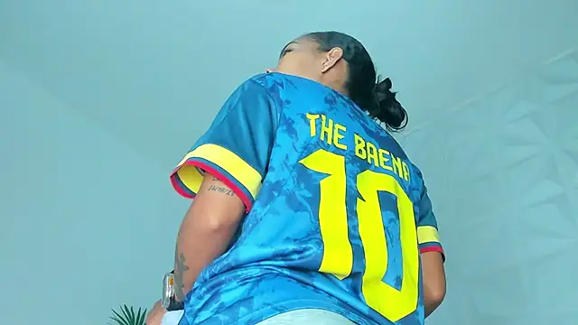 Snapshot of Hellen_Sky chatting on November 19, 2025, 7:03 pm Hellen Sky online show from November 19, 2025, 7:03 pm