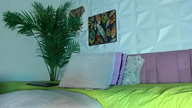 Snapshot of Hellen_Sky chatting on November 24, 2025, 7:35 pm Hellen Sky online show from November 24, 2025, 7:35 pm