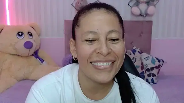 mature martina online show from November 21, 2025, 5:33 pm