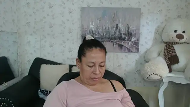mature martina online show from May 25, 2026, 8:04 pm