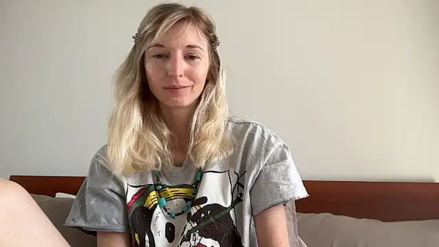 ivankai  online show from February 20, 2026, 3:14 am