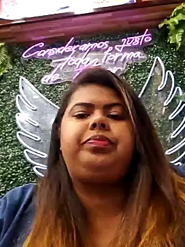 Snapshot of biancabombombbw chatting on December 11, 2024, 9:41 am biancabombombbw online show from December 11, 2024, 9:41 am