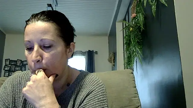 feline27 online show from January 18, 2026, 12:42 pm