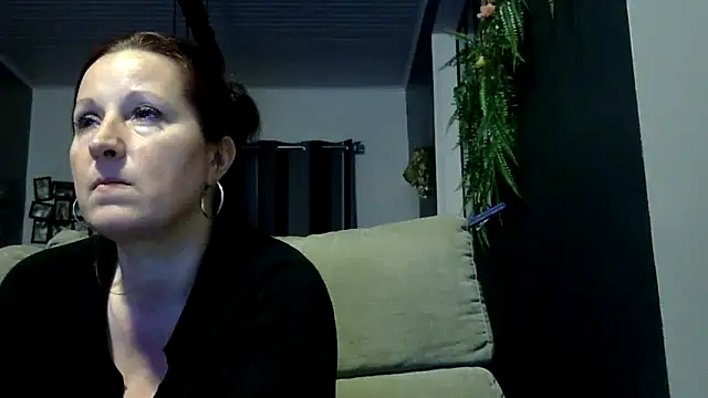 feline27 online show from April 3, 2026, 8:07 pm