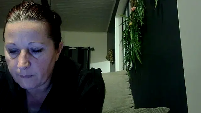 feline27 online show from April 13, 2026, 9:09 pm