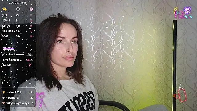 Snapshot of xx_adrihanna_xx chatting on May 17, 2026, 6:04 pm xx adrihanna xx online show from May 17, 2026, 6:04 pm