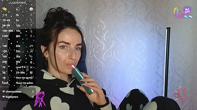 Snapshot of xx_adrihanna_xx chatting on May 19, 2026, 4:35 pm xx adrihanna xx online show from May 19, 2026, 4:35 pm