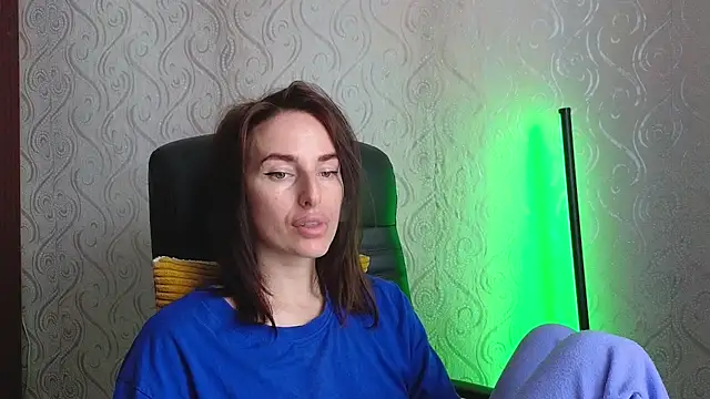 Snapshot of xx_adrihanna_xx chatting on June 1, 2026, 6:15 am xx adrihanna xx online show from June 1, 2026, 6:15 am