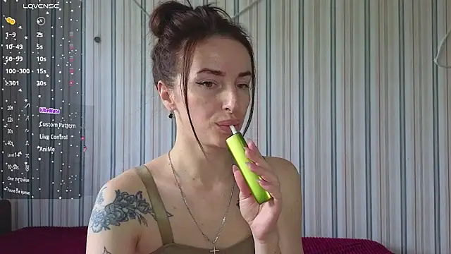 Snapshot of xx_adrihanna_xx chatting on June 17, 2026, 6:05 am xx adrihanna xx online show from June 17, 2026, 6:05 am