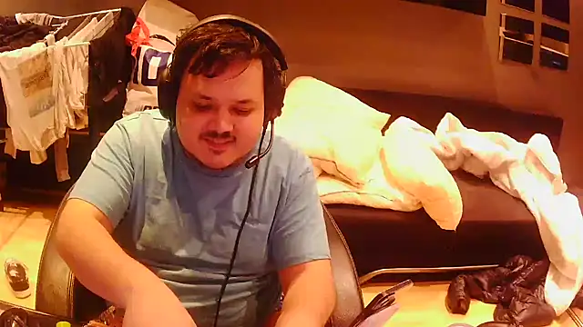 Bebemickey75 online show from November 30, 2025, 12:25 am