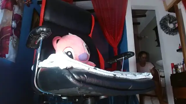 wendy rivera  online show from November 15, 2025, 11:07 am