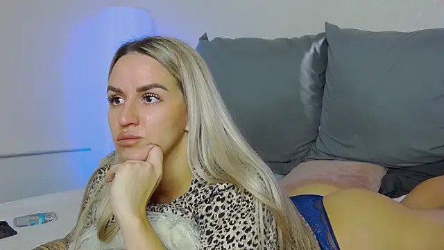 Snapshot of SofiJames chatting on November 9, 2025, 6:33 am SofiJames online show from November 9, 2025, 6:33 am