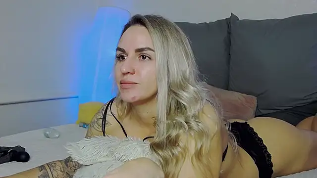 Snapshot of SofiJames chatting on November 20, 2025, 6:57 am SofiJames online show from November 20, 2025, 6:57 am