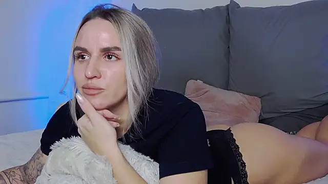 Snapshot of SofiJames chatting on November 26, 2025, 7:09 am SofiJames online show from November 26, 2025, 7:09 am