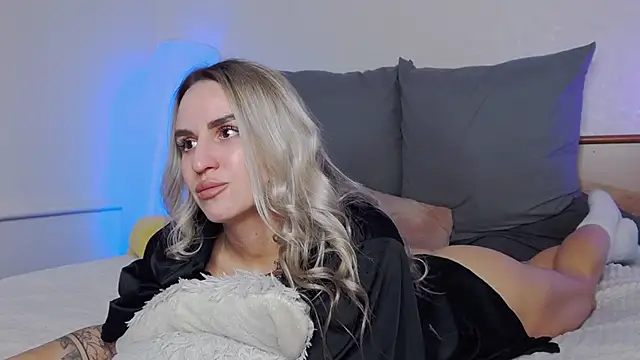 Snapshot of SofiJames chatting on December 3, 2025, 6:54 am SofiJames online show from December 3, 2025, 6:54 am