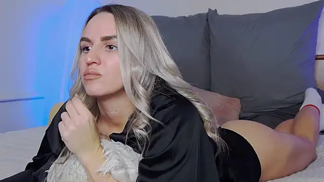 Snapshot of SofiJames chatting on December 4, 2025, 6:44 am SofiJames online show from December 4, 2025, 6:44 am