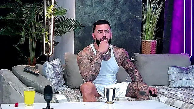 masterkingofmusclee online show from November 25, 2025, 8:53 pm