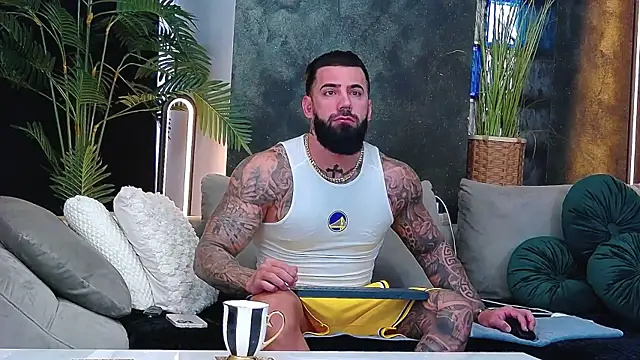 masterkingofmusclee online show from December 4, 2025, 7:39 am