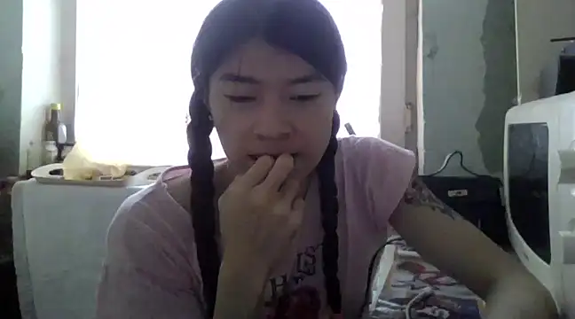 CarlyJoy online show from March 18, 2025, 12:58 pm