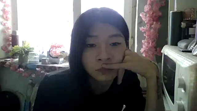 CarlyJoy online show from December 3, 2025, 9:40 am