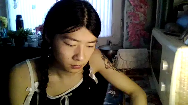 CarlyJoy online show from April 4, 2026, 1:41 pm