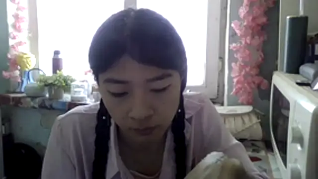 CarlyJoy online show from April 6, 2026, 9:43 am