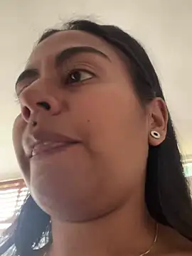 im amber online show from February 5, 2025, 1:54 pm