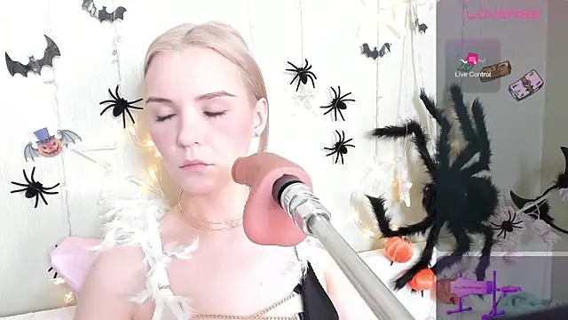 Kaya Devis online show from October 28, 2025, 4:27 am