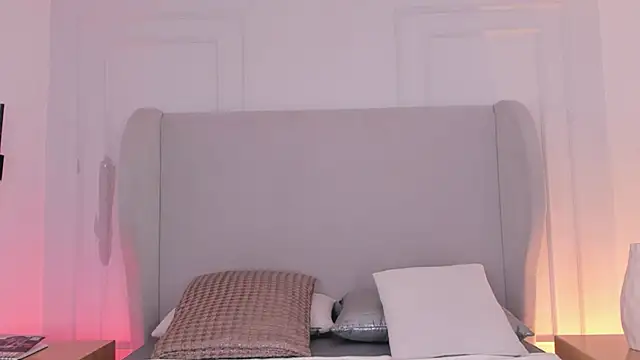 chloe d online show from October 30, 2025, 11:55 am