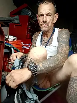 deepstroker42071 online show from October 11, 2025, 11:42 am