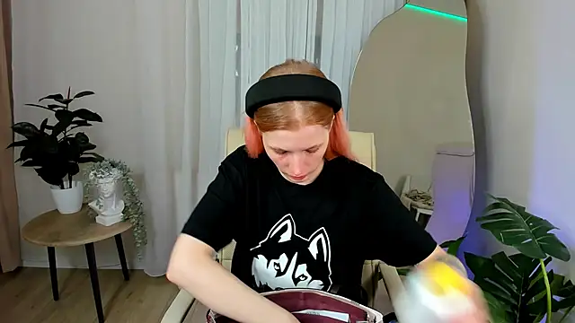 Snapshot of Mira__Blush chatting on January 26, 2025, 8:34 pm Mira Blush online show from January 26, 2025, 8:34 pm