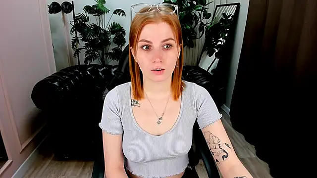 Mira  Blush online show from March 12, 2025, 6:33 pm