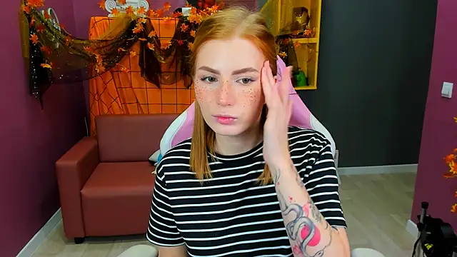 Snapshot of Mira__Blush chatting on October 14, 2025, 1:34 pm Mira Blush online show from October 14, 2025, 1:34 pm