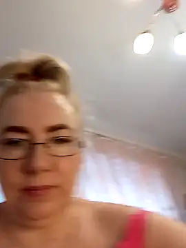 Snapshot of stiflers_momy chatting on December 5, 2024, 1:17 pm stiflers momy online show from December 5, 2024, 1:17 pm