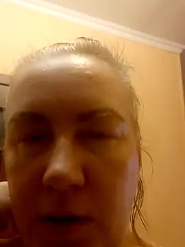 Snapshot of stiflers_momy chatting on April 3, 2026, 12:25 pm stiflers momy online show from April 3, 2026, 12:25 pm