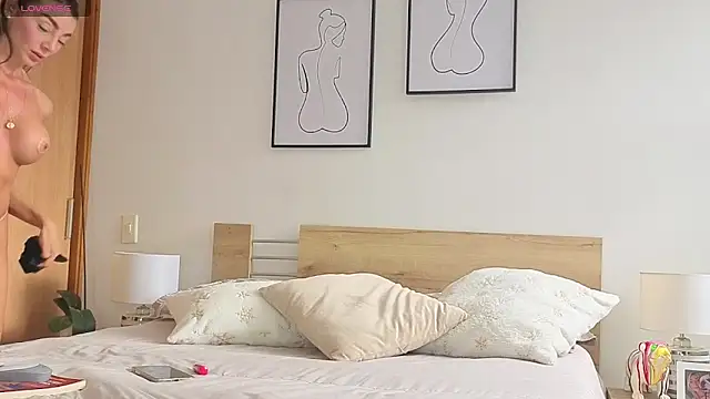 sweet sophia90s online show from April 15, 2026, 7:58 pm