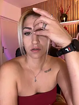 sofiah  online show from December 1, 2025, 4:23 pm