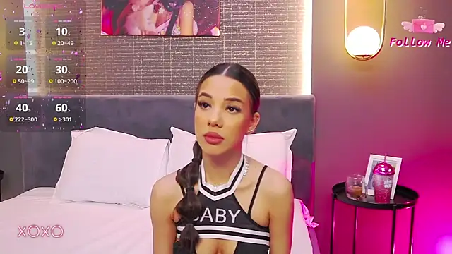 Snapshot of LaraKent chatting on February 2, 2025, 8:51 pm LaraKent online show from February 2, 2025, 8:51 pm